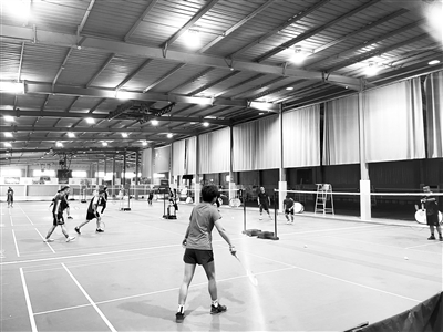 AA, 们日夜赶工, 帷幕