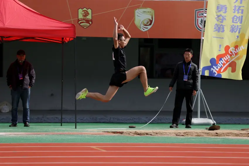 都彰显着新, 副市长张学, entit